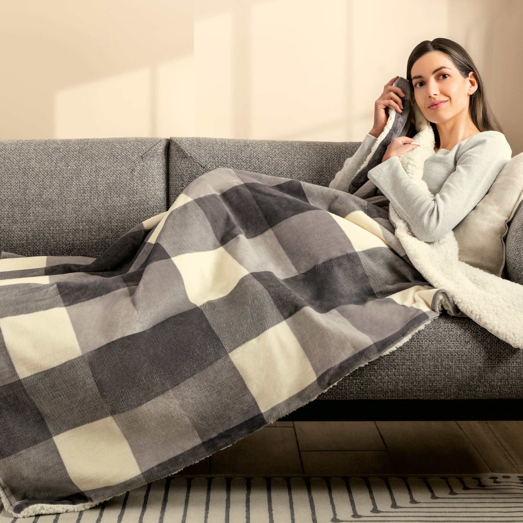 imetec-caldoplaid-adapto-heizdecke-160x120-cm-tartan-grau-mit-sherpa-innenseite- image 2