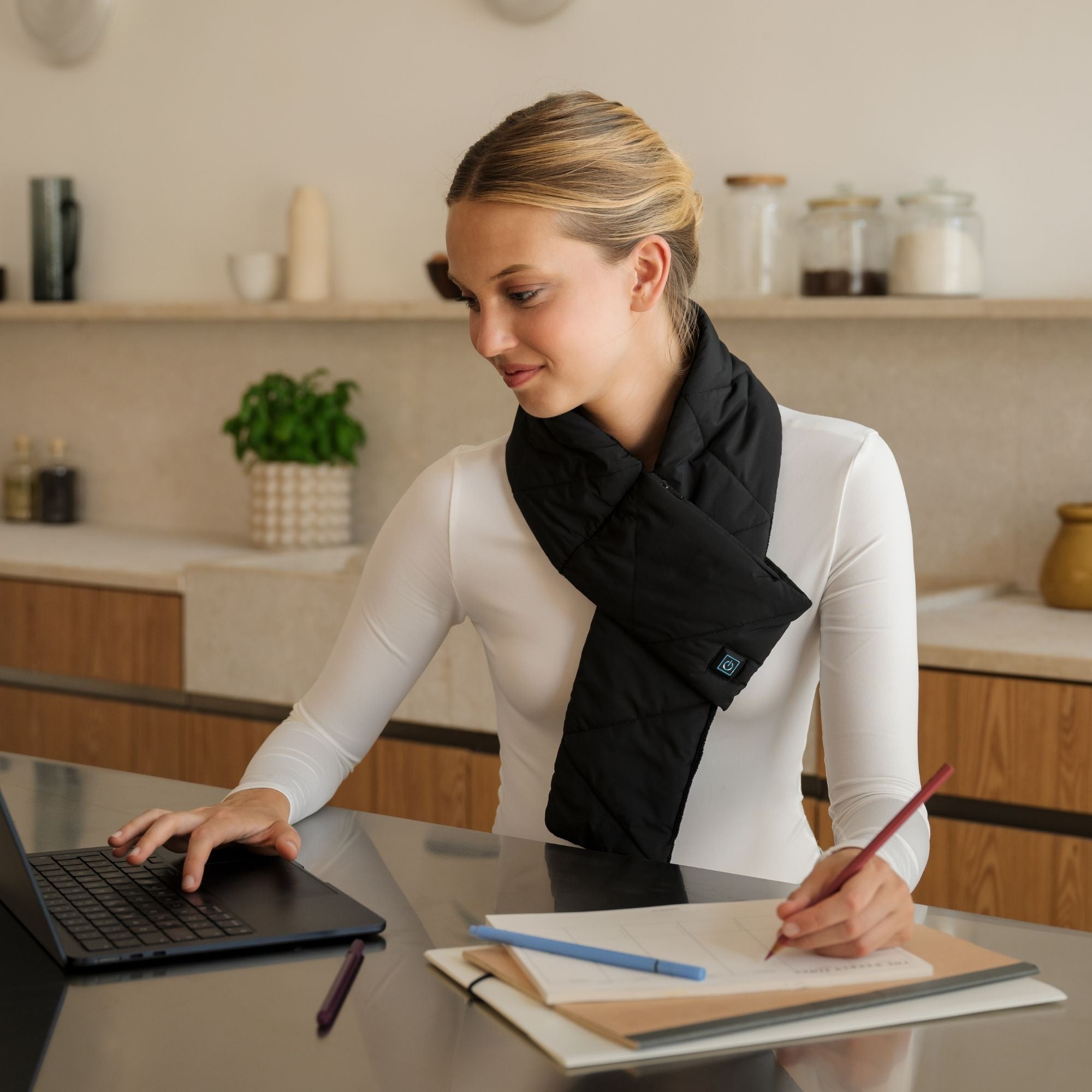 imetec-heat-on-the-go-puffer-scarf-beheizbarer-kordless-schal-schwarz-usb-auflad image 3