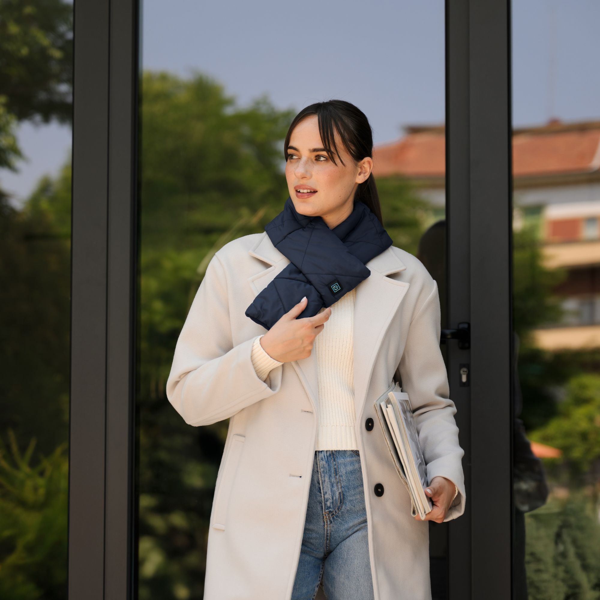 imetec-cordless-heat-on-the-go-puffer-scarf-kabelloser-beheizbarer-puffer-schal- image 2